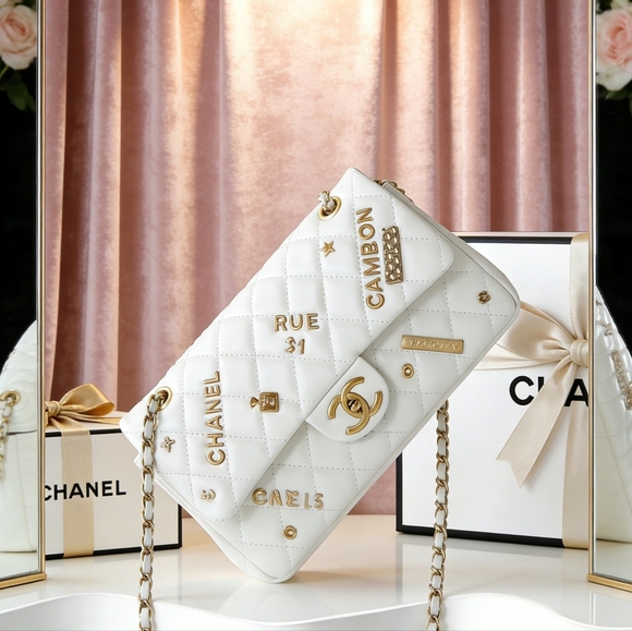 <AUTHENTIC>Chanel Classic Flap Bag in Quilted White - Picture 4 of 6